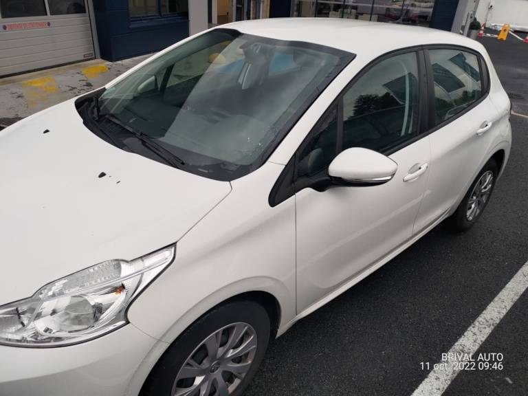 Peugeot 208 Affaire 1.6 BLUEHDI 100 PREMIUM