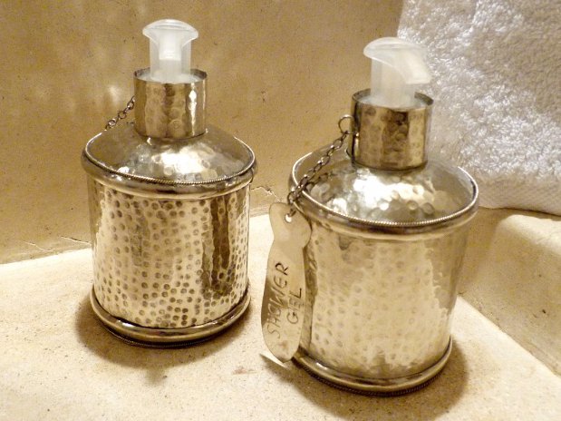 produits de courtoisie salle d'eau riad chamali medina marrakech maroc