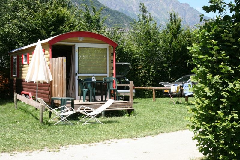 roulotte camping familial montagne Alpes d'Huez