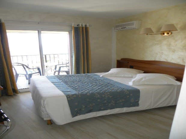 double room sea side 140cm bed