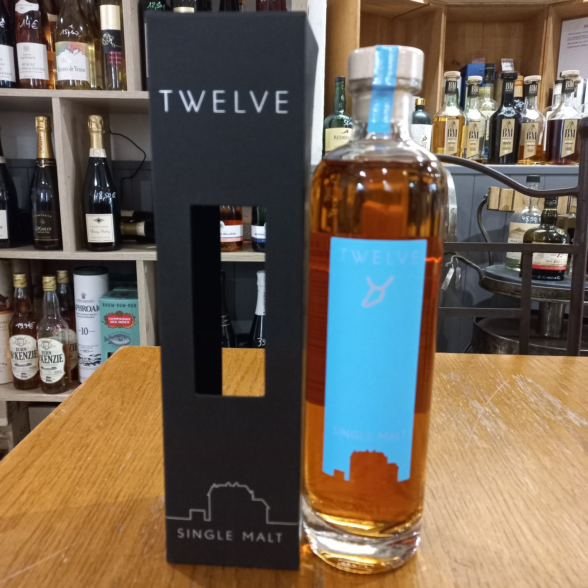 Distillerie Twelve. Whisky Blue Onyx 