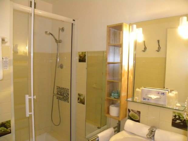 chambre double coté mer salle d'eau avec douche 