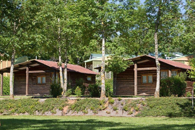 Pareloup exterieur camping familial piscine Aveyron lac de pareloup
