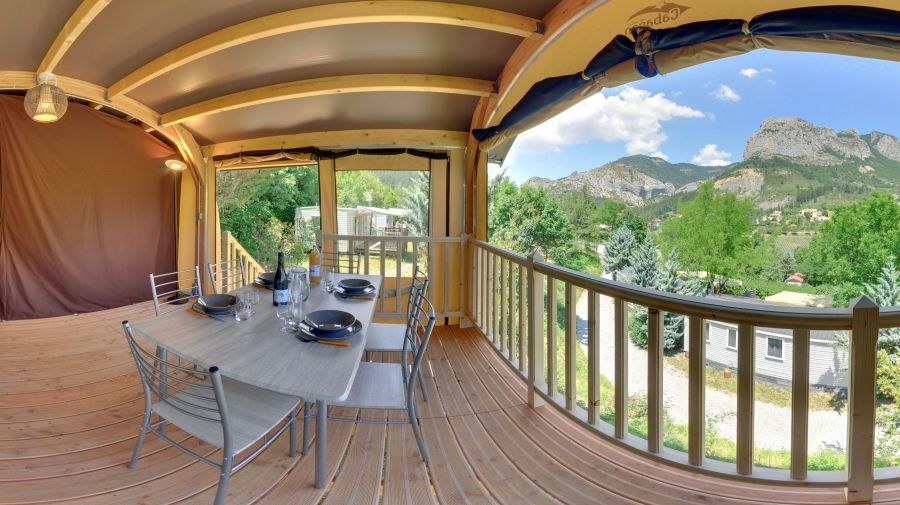 Toilé luxe camping Hautes-Alpes familial piscine escalade