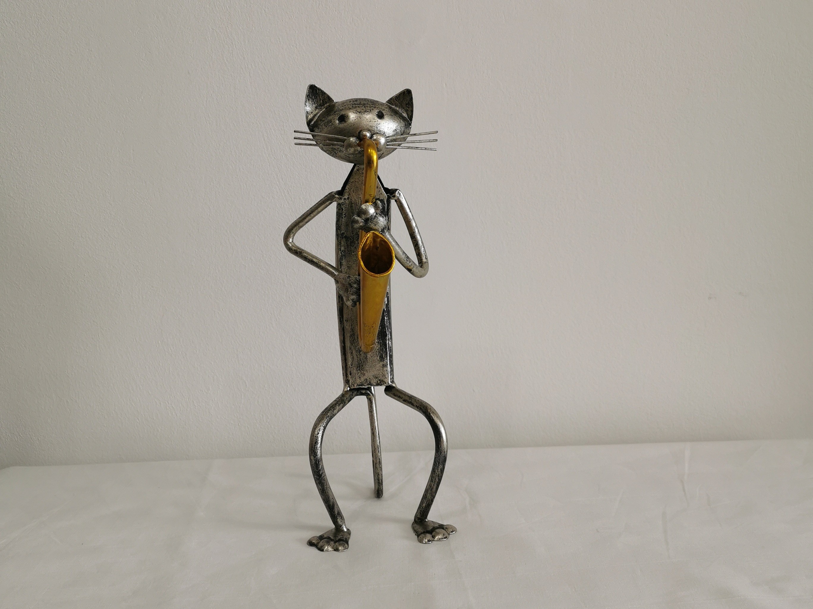 statuette chat saxophoniste en métal couleurs d'hélène