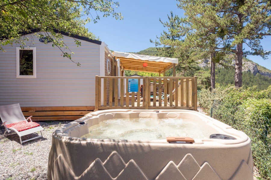 espace luxe camping Hautes-Alpes familial piscine escalade