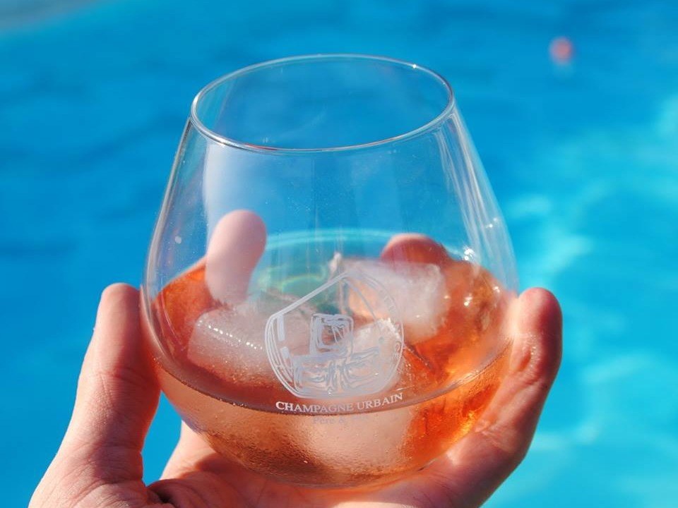baroville-champagne-urbain-pere-fils-verre-glaçon-piscine