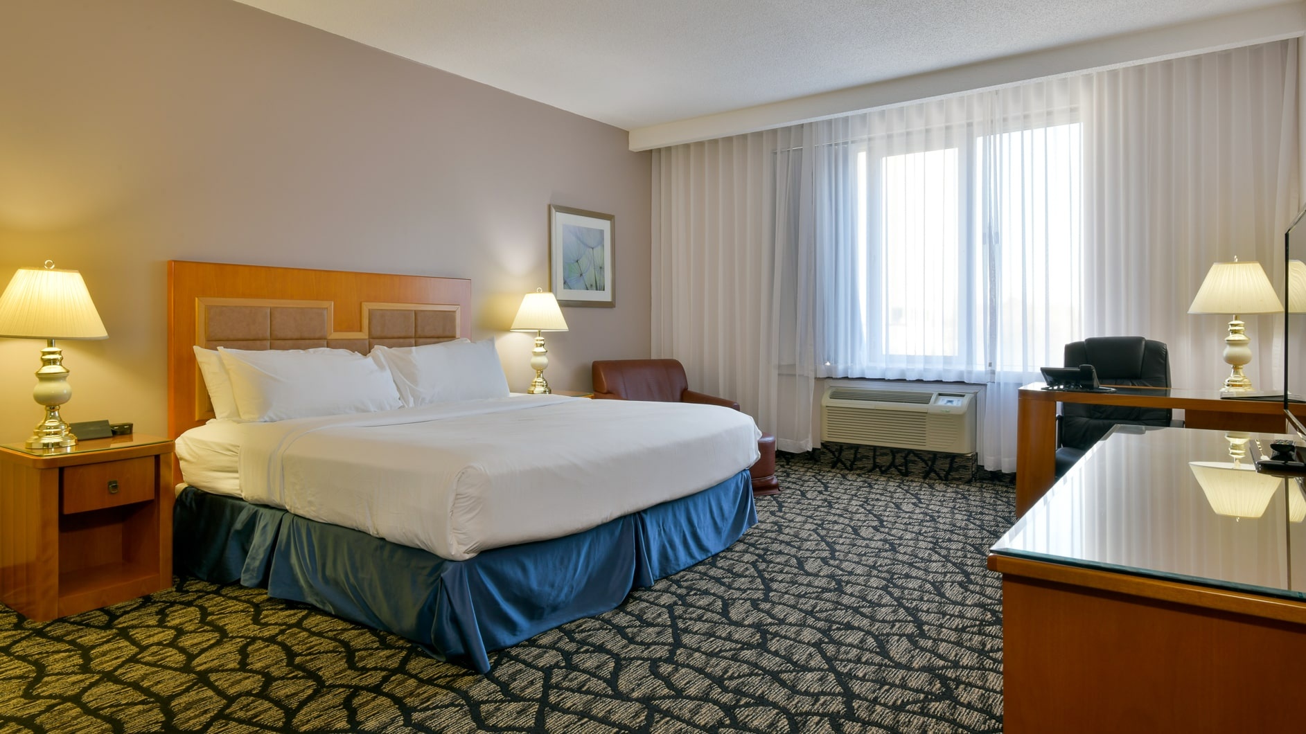 hotel-empire-suites-montreal-downtown-1