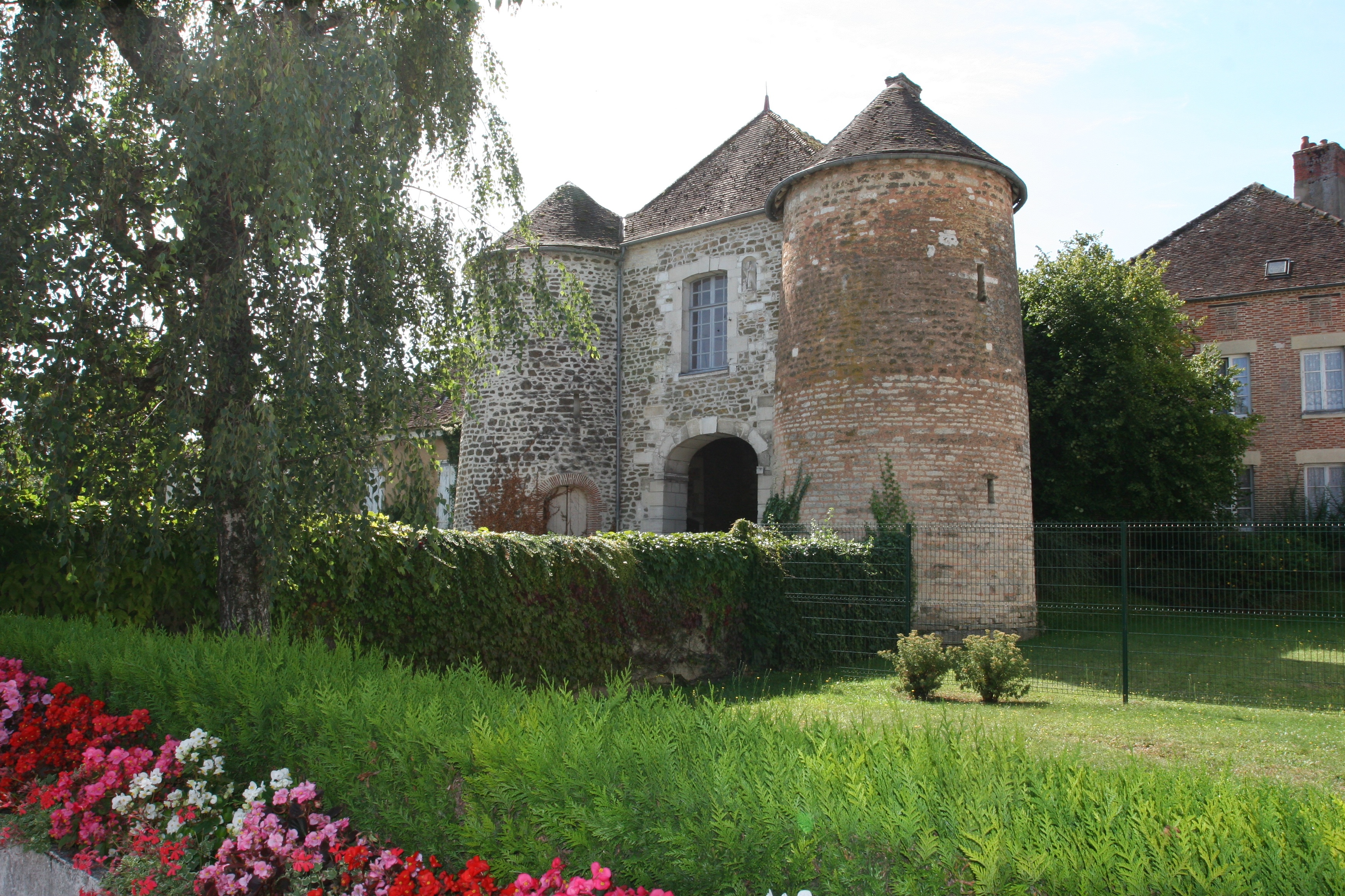 chambre-d-hote-troyes-aquarelle-charme-caractere-porte-medievale-saint-nicolas-ervy-le-chatel