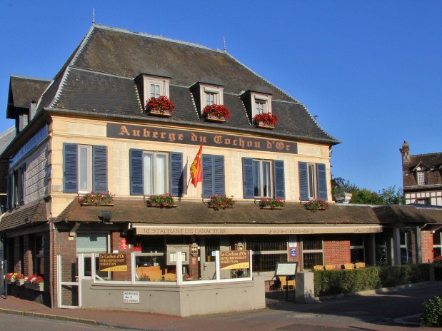 Façade-hotel-restaurant-Honfleur-cochon-dor-normandie