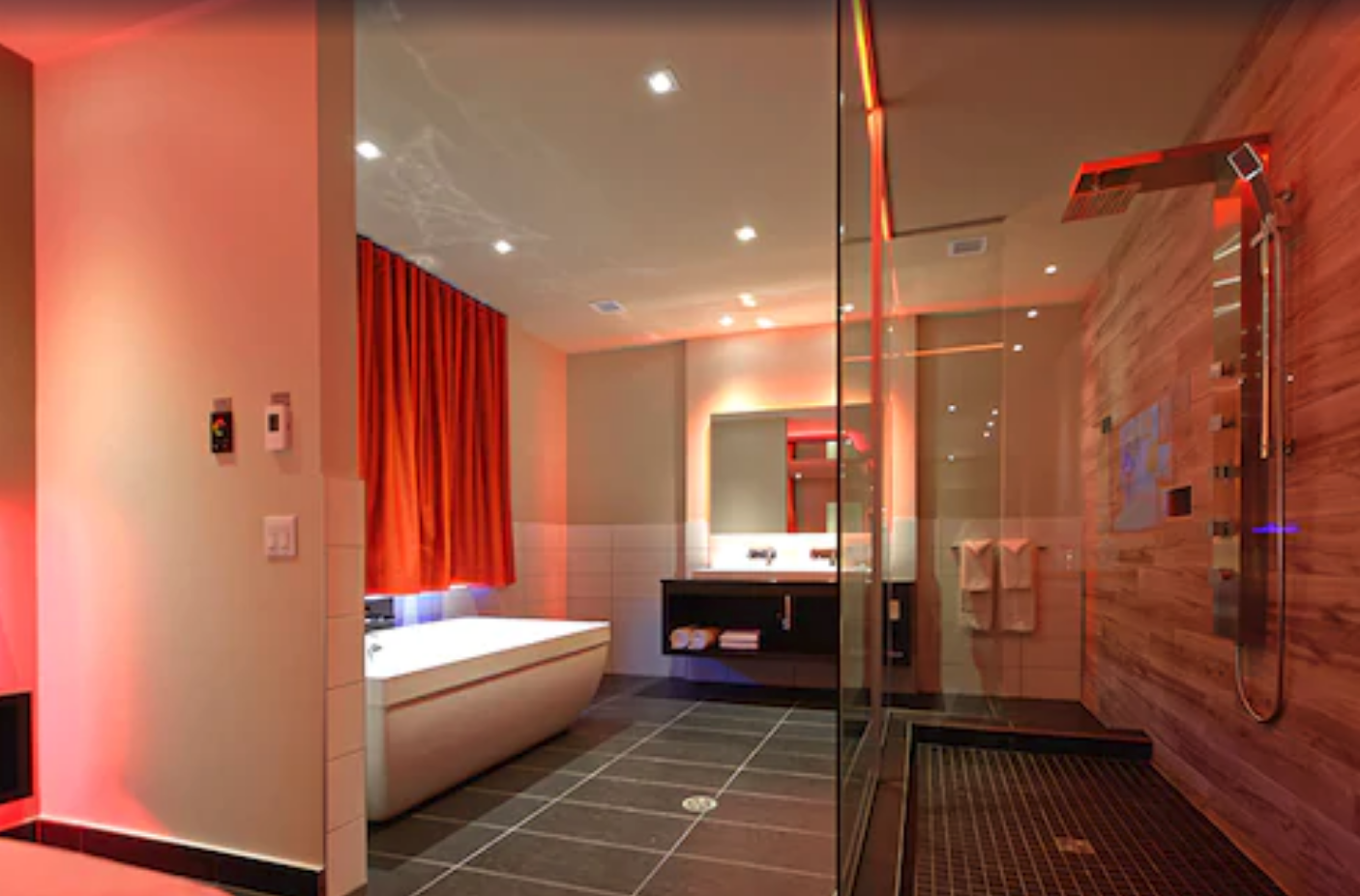 suite-lit-king-hotel-laval