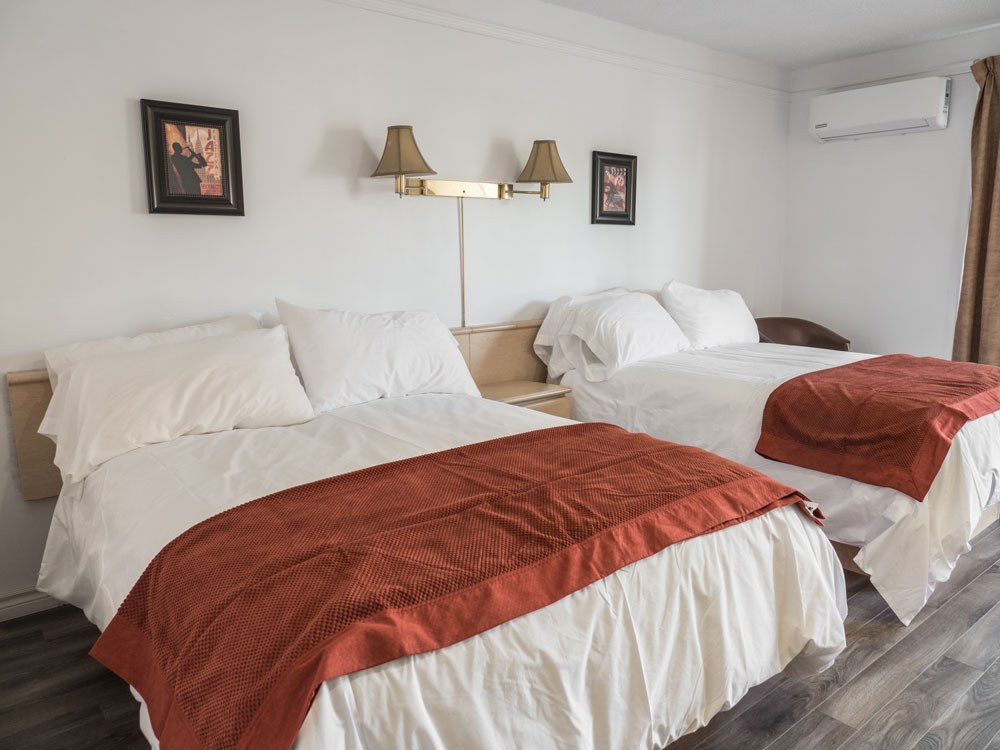 motel-joliette-chambre-superieure-renovee-deux-lits-queen