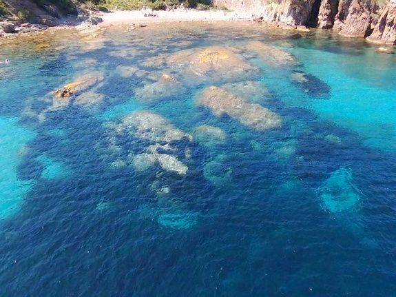 Plage-Calanques de L'Esterel-proche de La Potinière-St Raphael-Fréjus- sur la RN98-direction Cannes