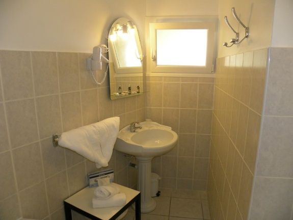 chambre double supérieure vue salle de bain 