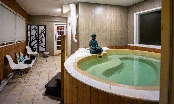 hotel-spa-laurentides-forfait-romantique-piscine-intérieure
