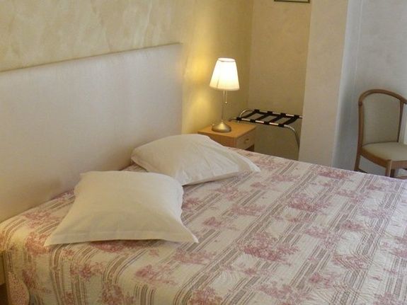 double room villageside 180cm bed