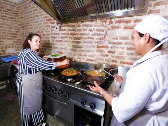 restaurant-marocain-marrakech-cuisine-preparation-diner-cuisinier