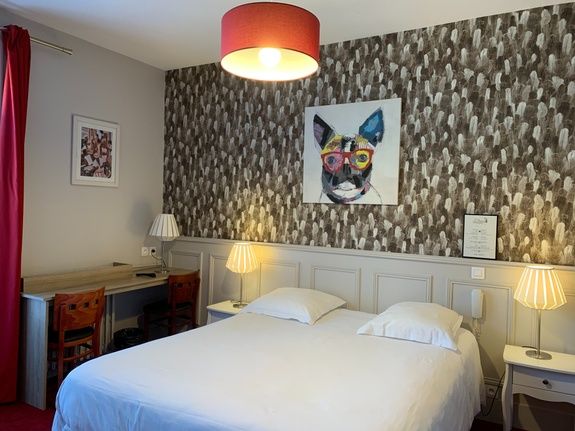 hotel-anne-de-bretagne-blois-centre-ville-chambre-triple-superieure-balcon-famille-3-personnes