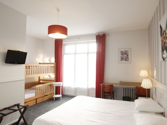 pro-Blois-chambre-hotel-famille balcon baignoire