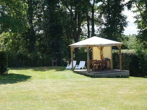 Emplacements 150m² camping chambon piscine nature familale (2)