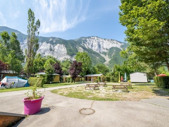 place - camping familial montagne Alpe d'Huez bourg d'oisans
