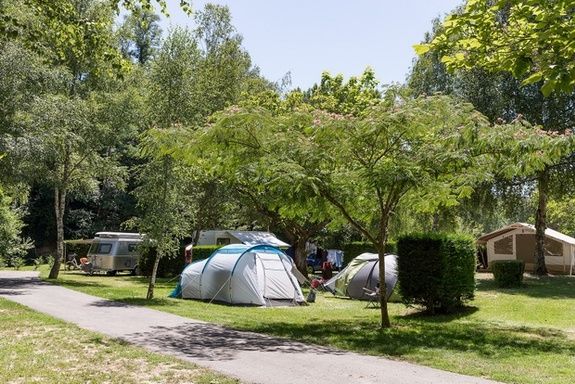 emplacements camping familial Isère nature parc aquatique