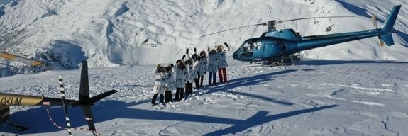 group-waving-aircrafts-whistler-helicopter-tours